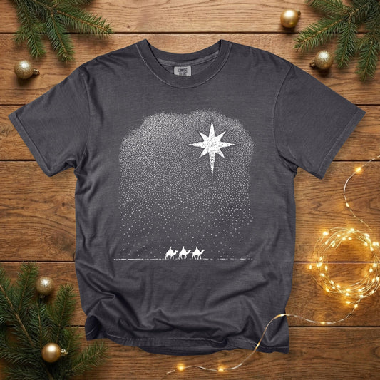 Comfort Colors 1717 pepper grey Christian women’s T-shirt featuring a minimalist Christmas design of the Star of Bethlehem shining over the Three Wise Men, created with white stippled dot artwork. A soft vintage-style US faith wear tee perfect for Christian Christmas outfits.